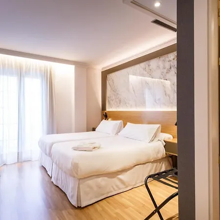 Dauro Premier Hotel 3*