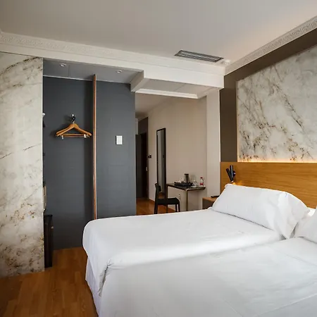 Dauro Premier Hotel 3*