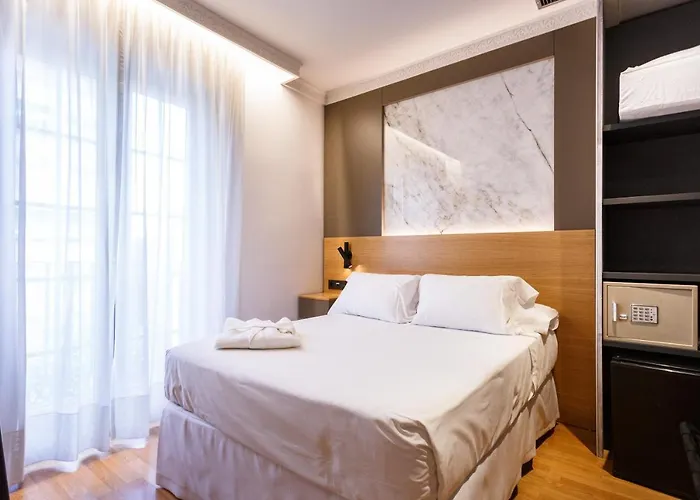 Dauro Premier ホテル 3*